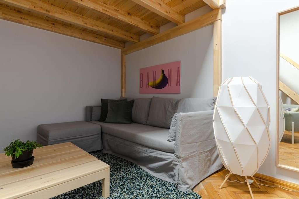 Apartamento Lovely Next To Famous Cafe In Budapest. *